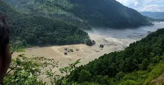 তিন মিনিটের ব্যবধানে ভূমিকম্প-বন্যা; নেপাল-চীন সীমান্তে কীসের বিস্ফোরণ?
